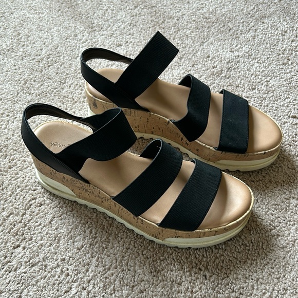 Universal Thread Shoes - Universal Thread Platform Sandals, size 8